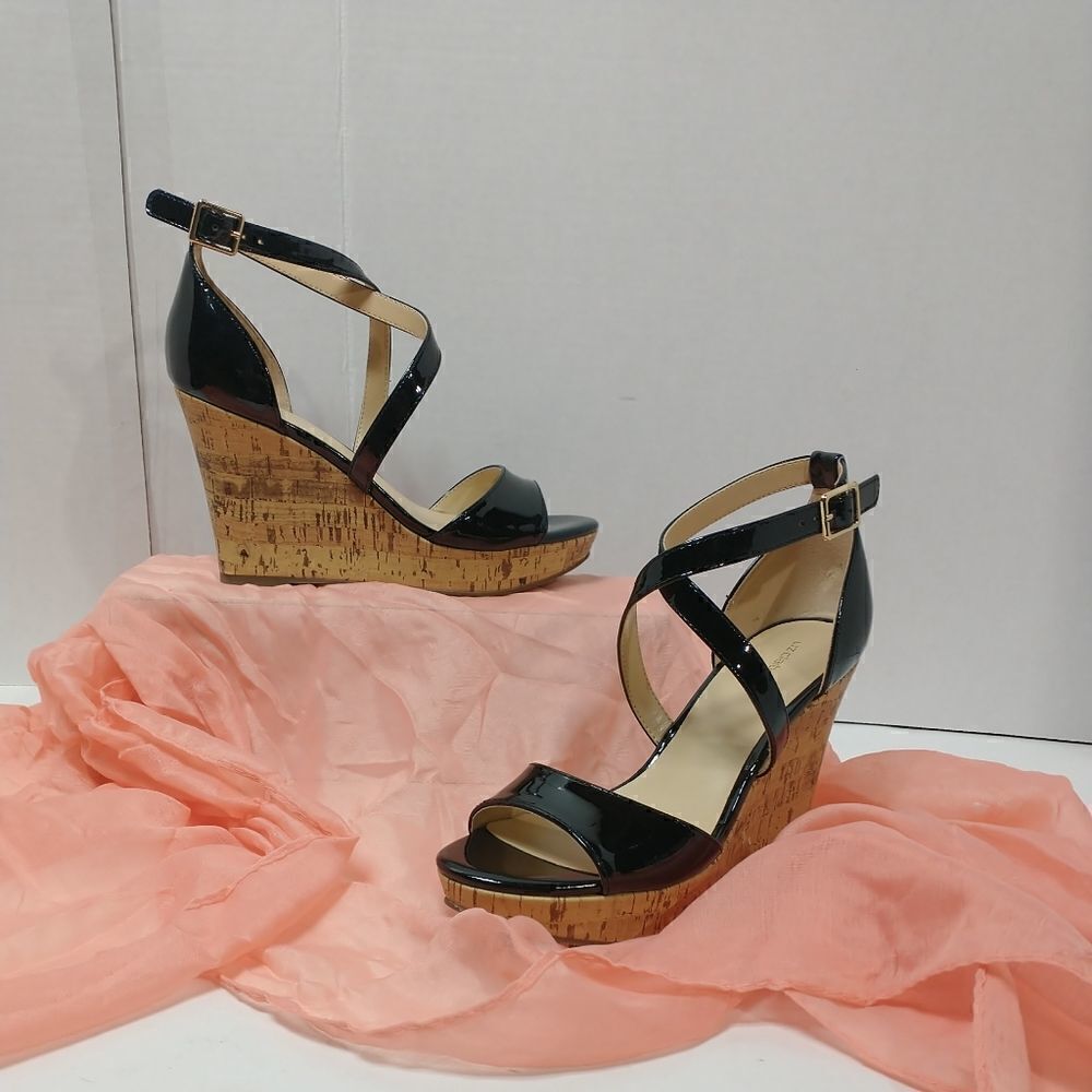 Liz Claiborne Womens 7M Platform Wedge Harmond  Sandals. Color Black.